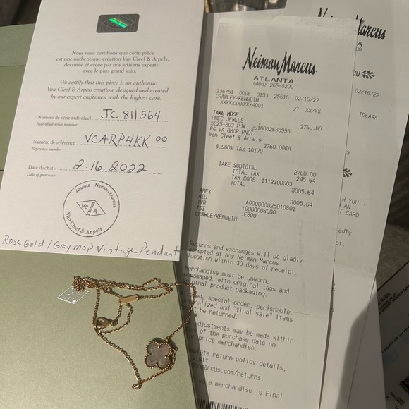 Vintage Alhambra pendant
18K rose gold, Mother-of-pearl - Picture 5 of 6